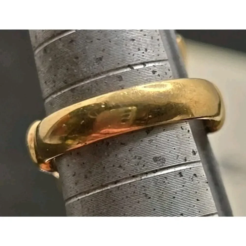 Vintage 18 K HGE Cocktail Ring Size 4 with Simulated Peridot Rhinestones Size 4